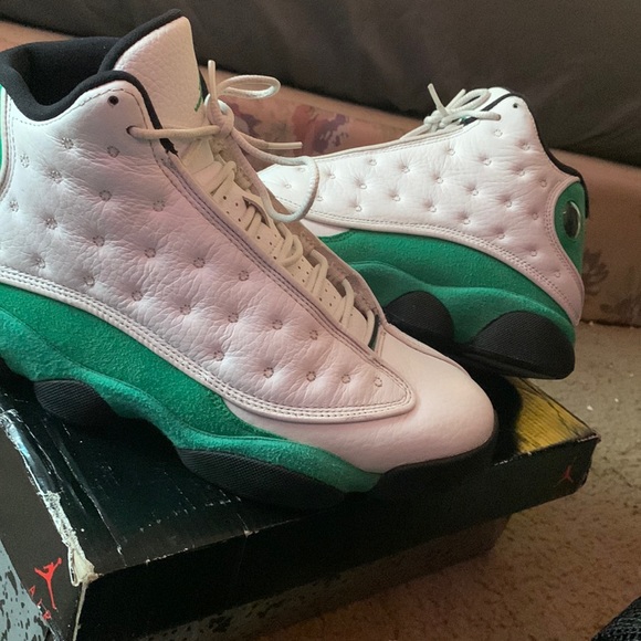 Like new Jordan Retro Lucky Green 13s got the authentic check from
